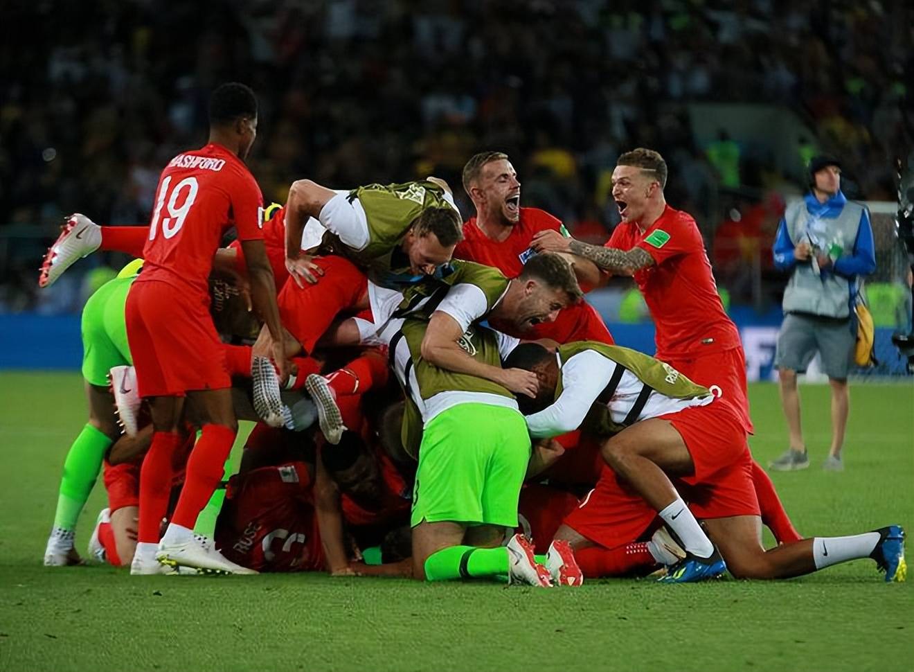 波尔多主场遭遇失利排名略有下滑，稳步上升