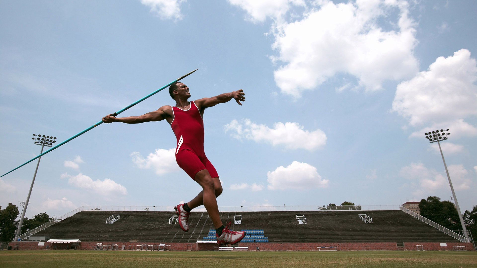 76人经典战复盘乔治狂揽40+12+7接管比赛！广东三节崩盘背后，谁注意周琦这动作？
